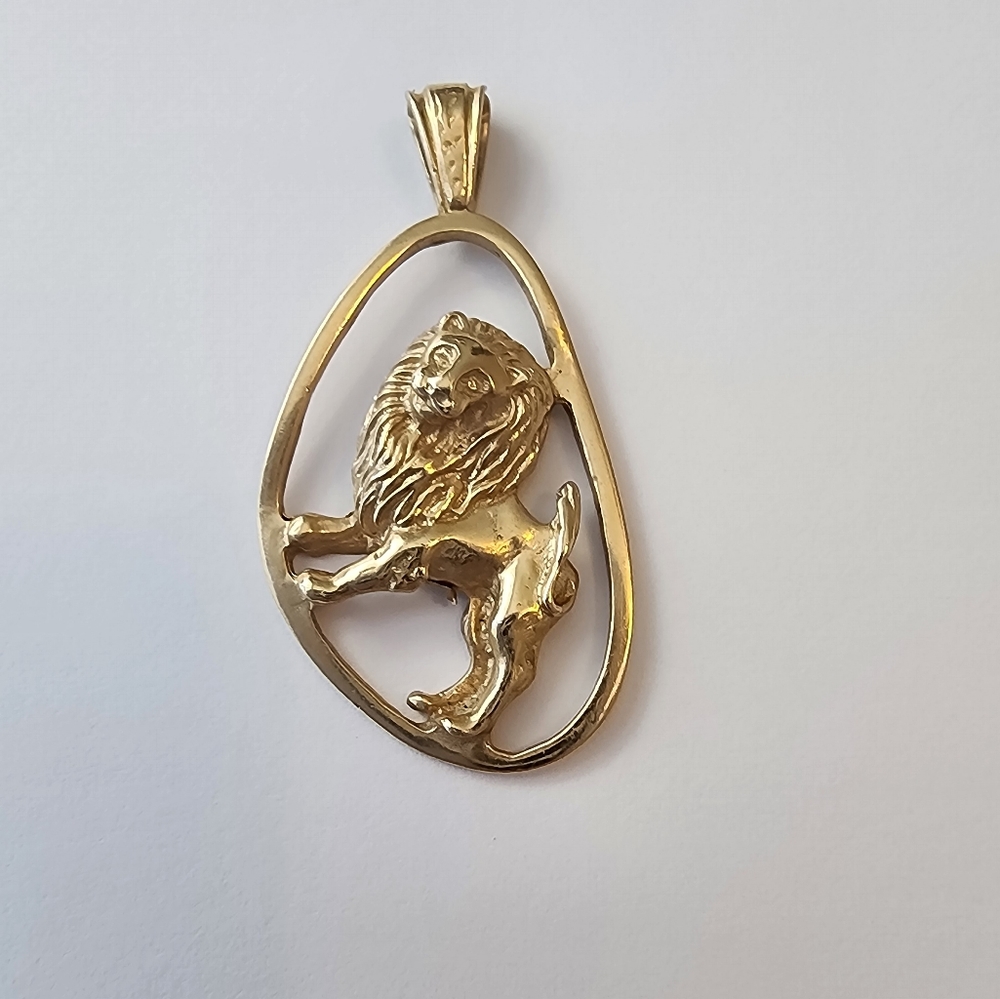 14k Gold Lion pendant rare